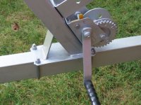 17 sm 17 Winch on post.JPG