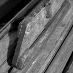 L - Cranford - Oarlock Stanchion with Thatch Rail - upright for rowing.JPG