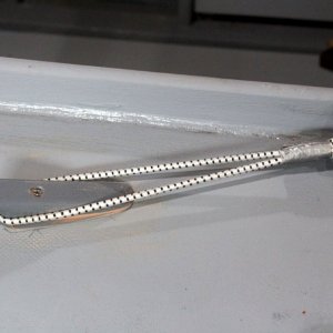 7 sm C 04 Thumb cleats an shock cord.JPG