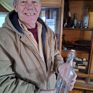 2 sm deQ - Lightning Bottle Stopper.jpg