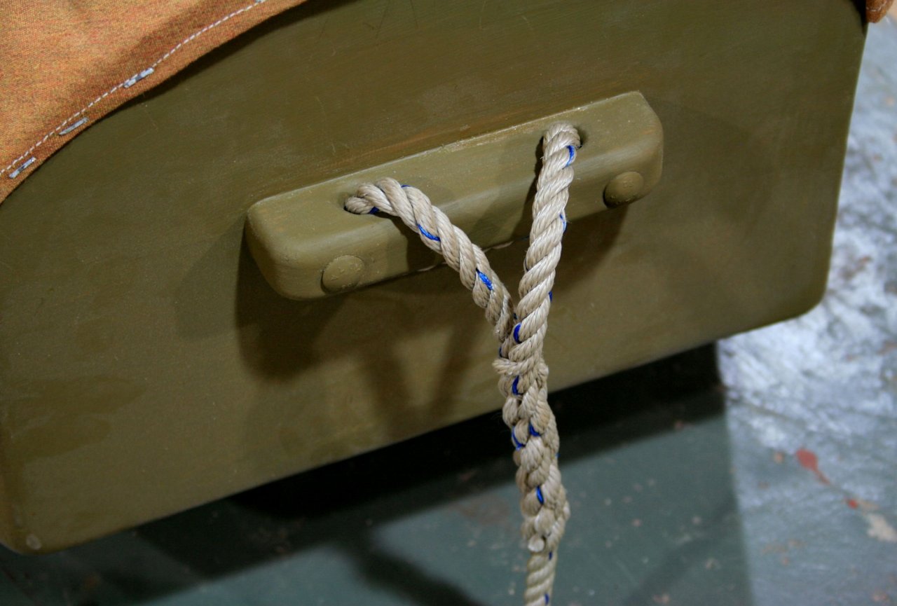 4 sm Splice a half-inch painter into bow cleat..jpg