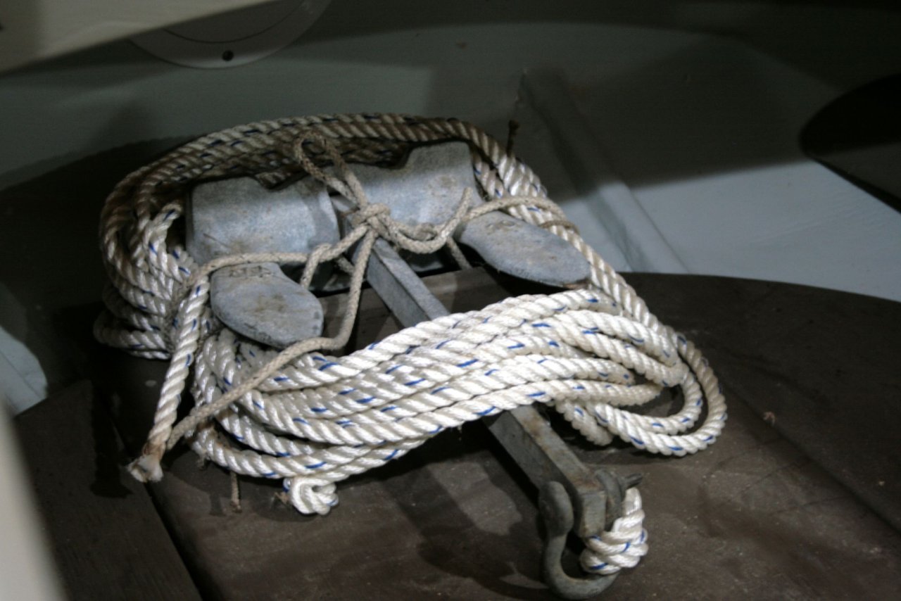 Anchor and Chock - Hull 19.JPG