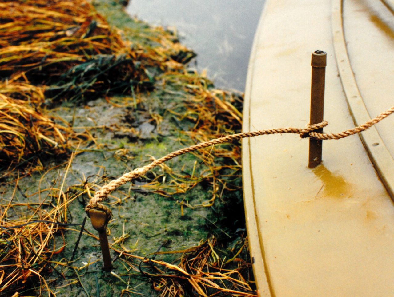 R - sm MSF Sneakbox - oarlock stanchion and staub.jpg