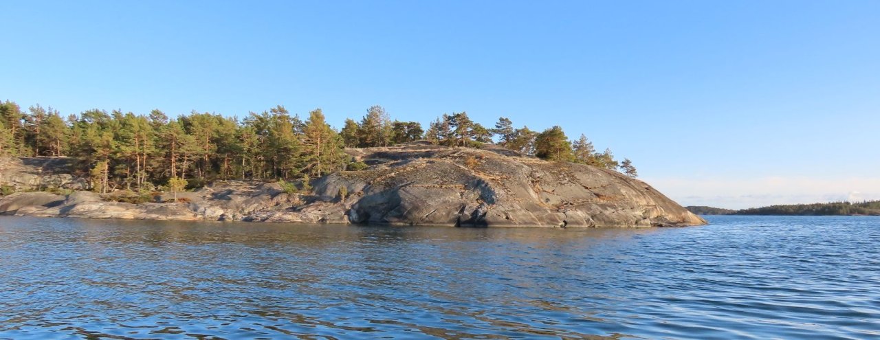 sm HK - Holmklobb shoreline 3  - promontory CROPPED WIDE.JPG